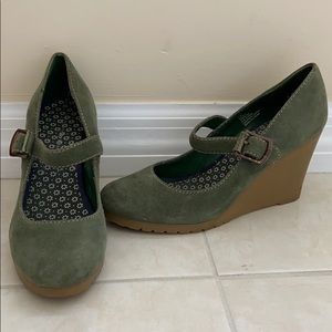 Tommy Hilfiger heels  they are in good condition